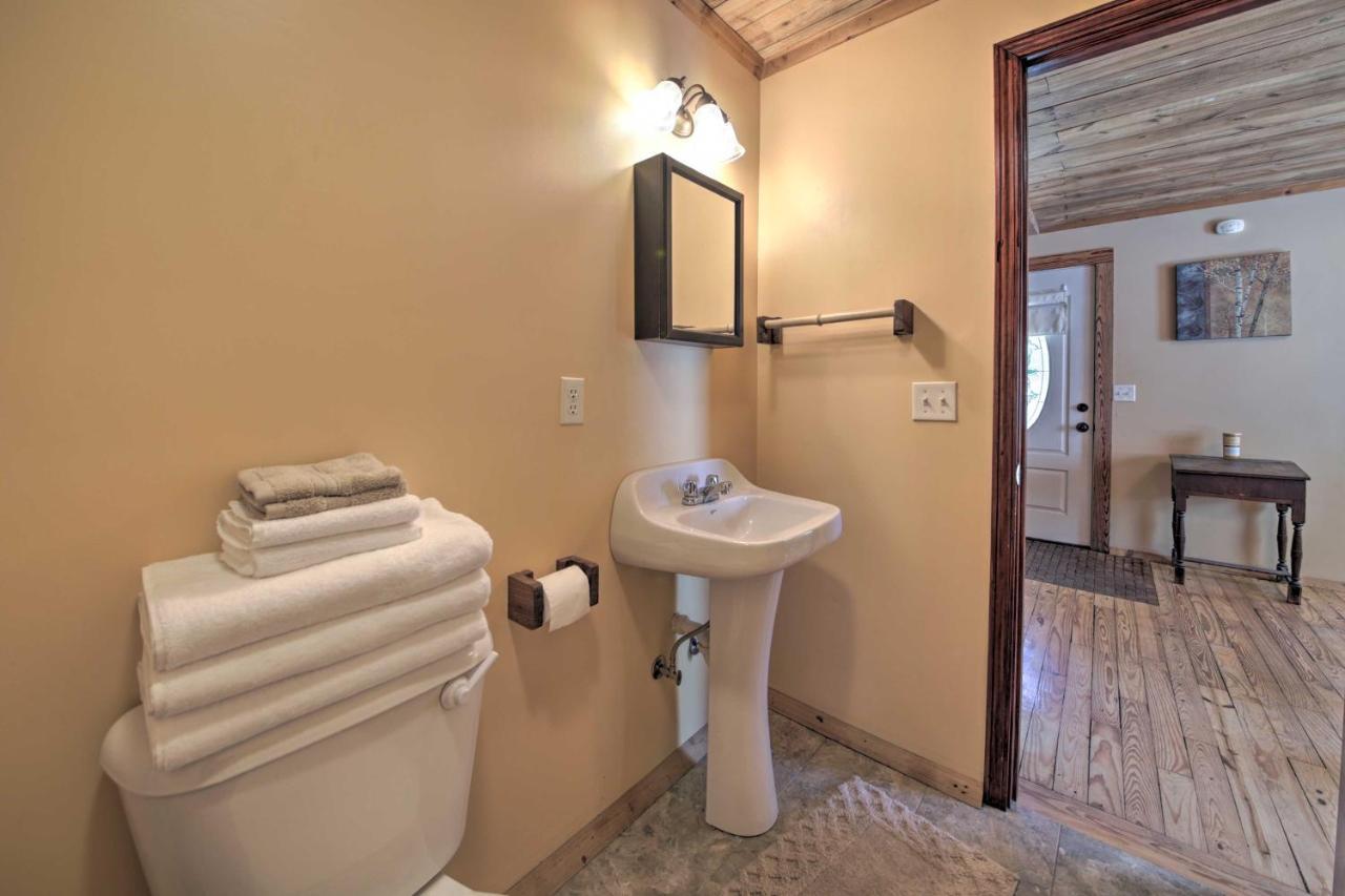 Pet-Friendly Cottage With Fire Pit - 3 Mi To Siu! Carbondale Ngoại thất bức ảnh
